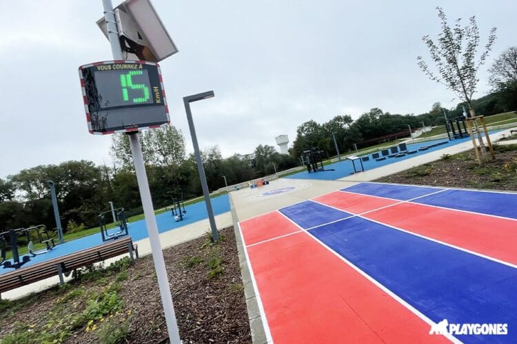 Athletics track in Saint-Dizier with an EVOLIS Vision radar speed sign displaying a speed of 15mph